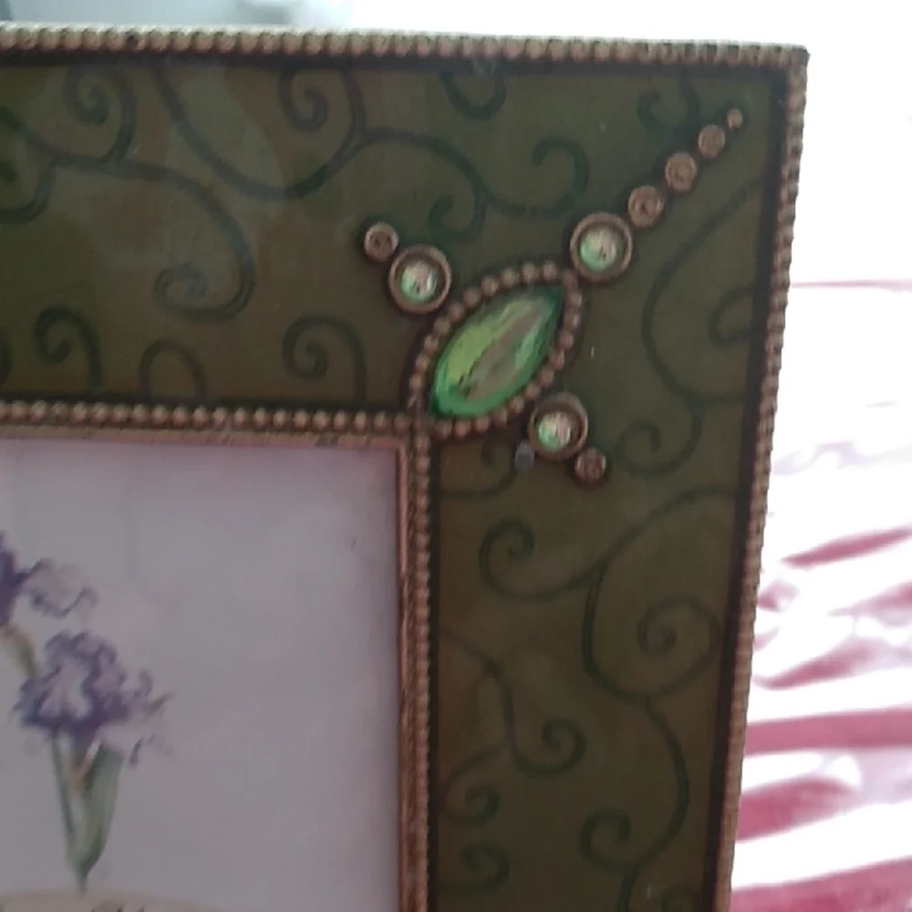 Elegant Green Photo Frame with Gem Accents